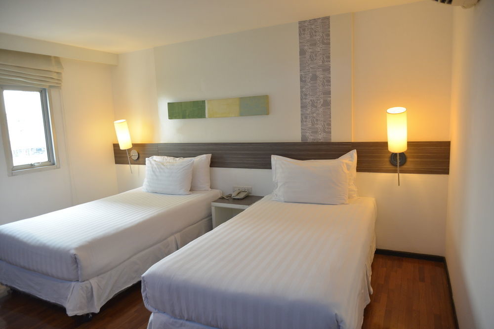The Mini R Ratchada Hotel Банкок Екстериор снимка