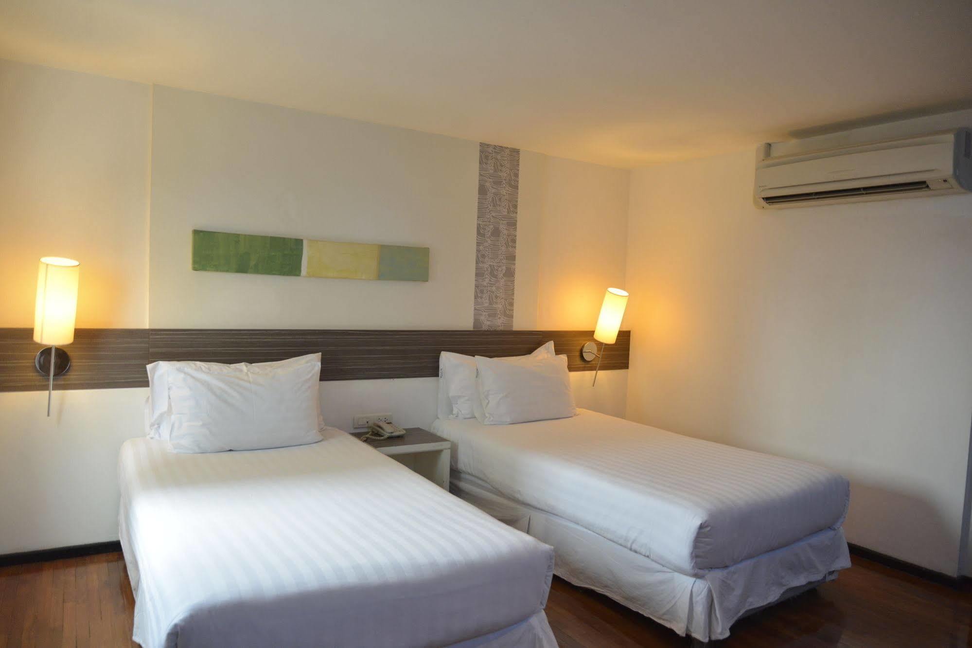 The Mini R Ratchada Hotel Банкок Екстериор снимка