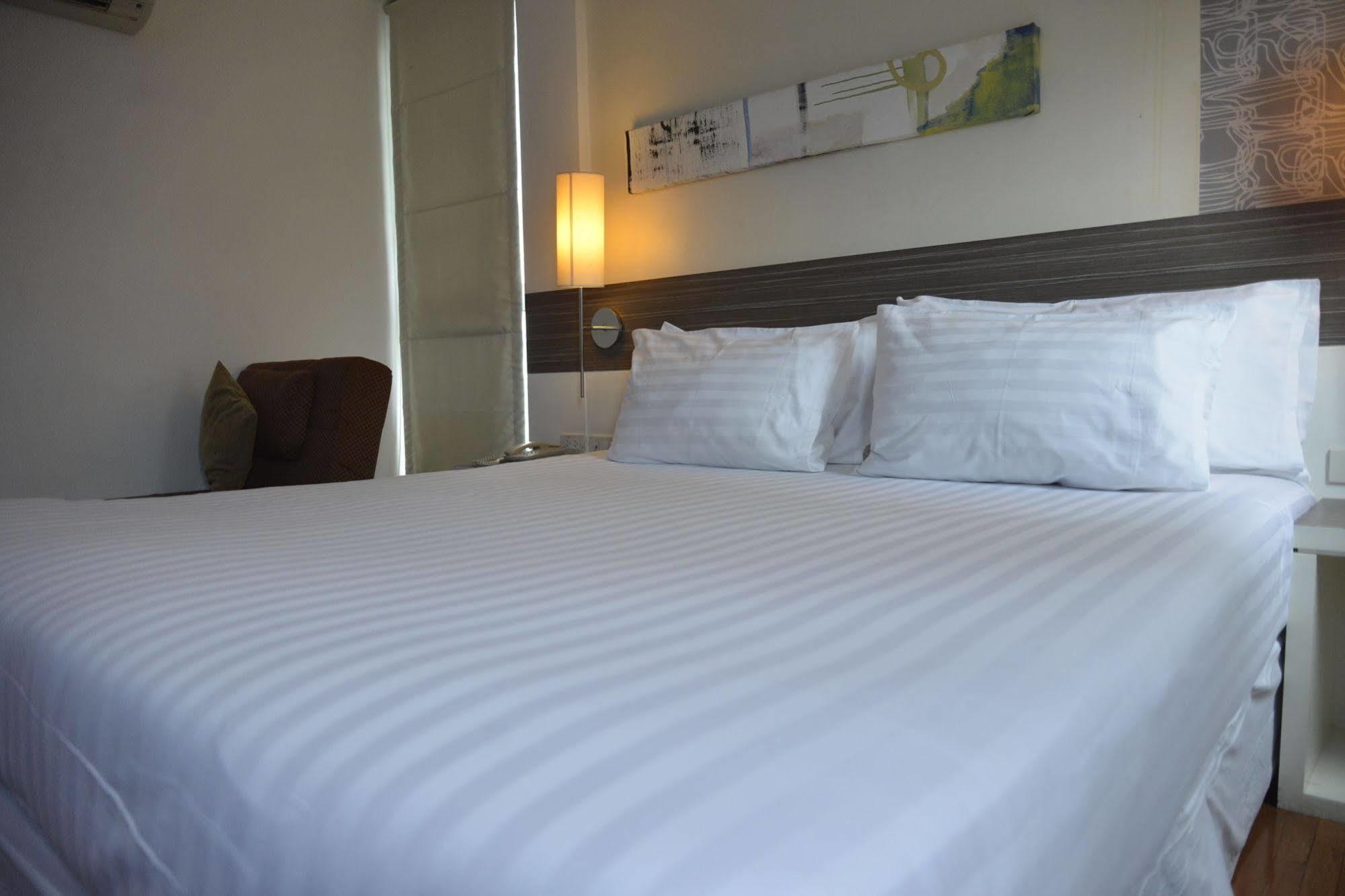 The Mini R Ratchada Hotel Банкок Екстериор снимка