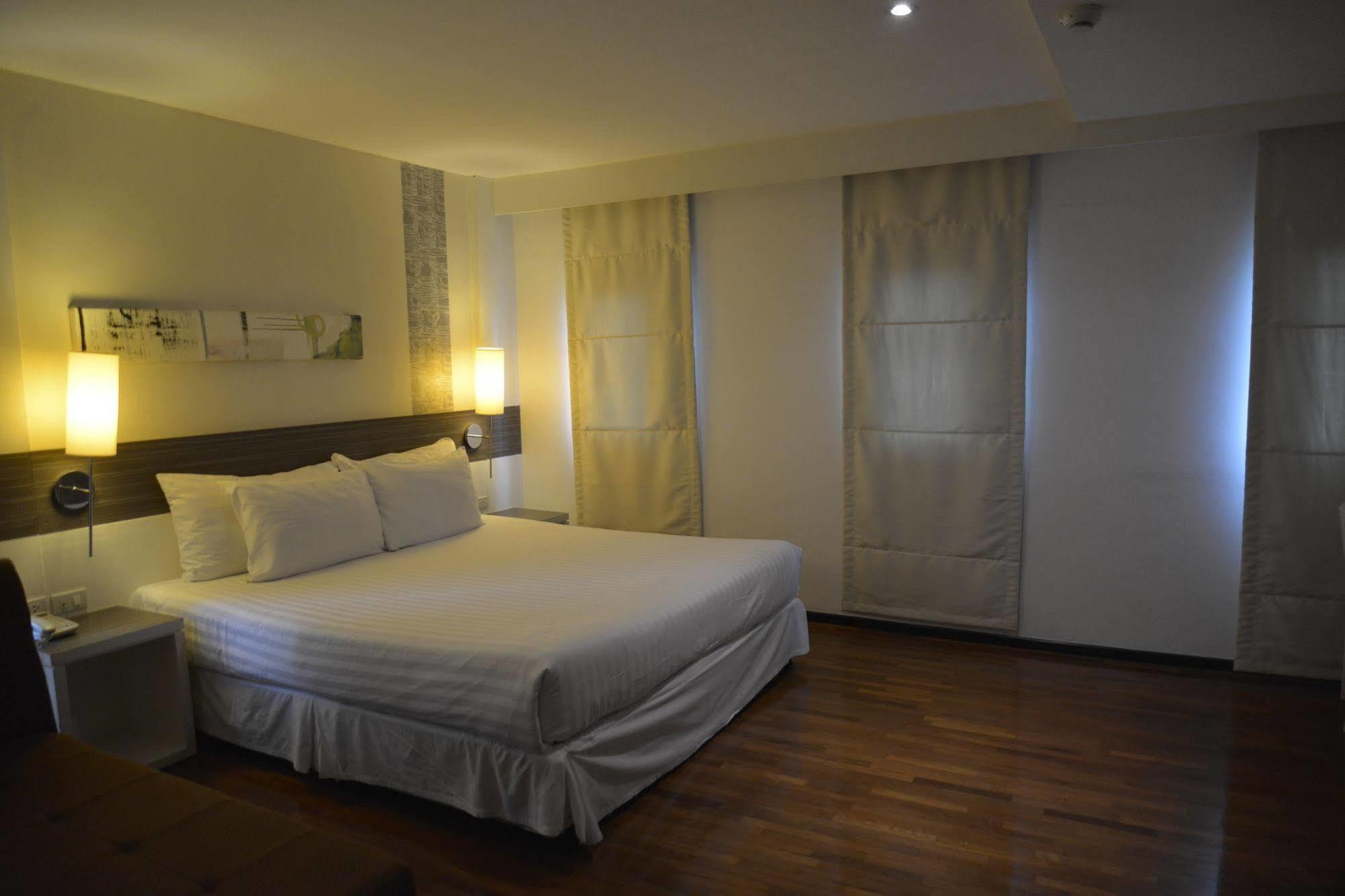 The Mini R Ratchada Hotel Банкок Екстериор снимка